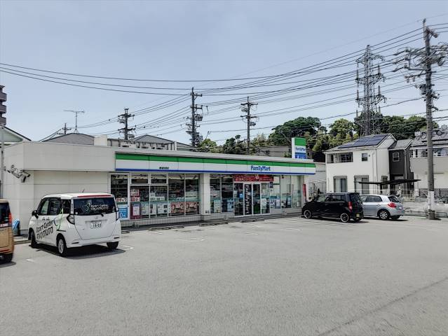 コンビニ　ファミリーマート東浦生路店（コンビニ）まで831m
