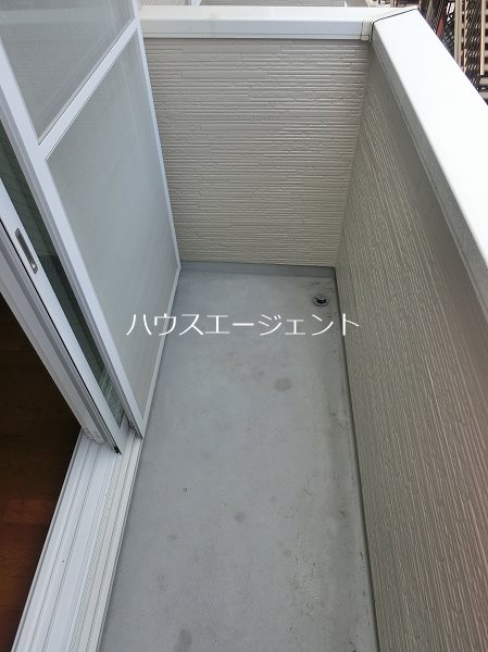 バルコニー　洗濯物も干せるバルコニーです。※参考画像