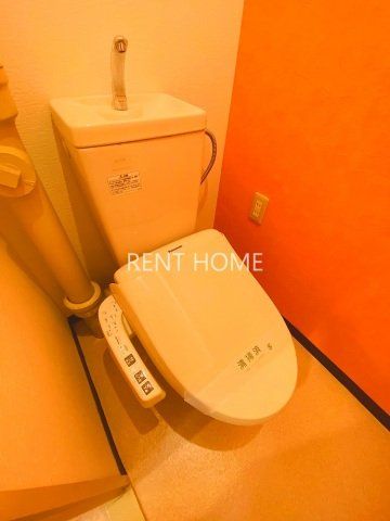 トイレ　温水洗浄便座付のトイレです。