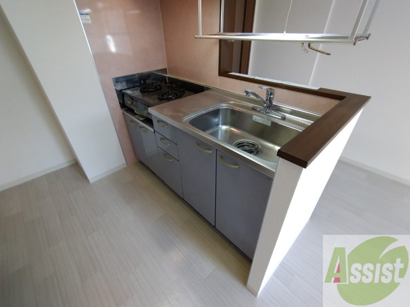 キッチン　こちらはキッチン。調理スペースもあり使いやすそうです。