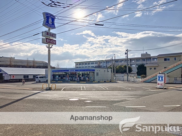 コンビニ　ローソン松山西垣生町店（コンビニ）まで732m