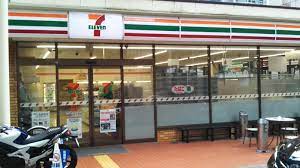 コンビニ　セブンイレブン 大阪清水駅前店（コンビニ）まで556m