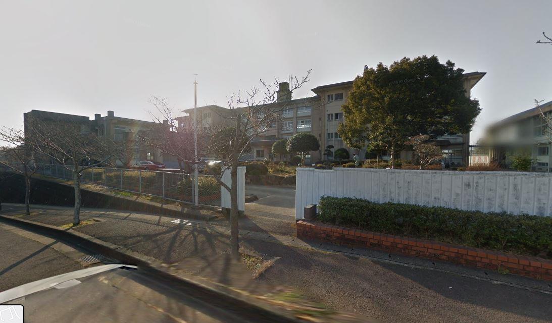 中学校　明峰中学校（中学校）まで1410m