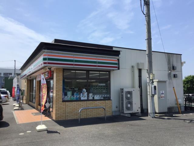コンビニ　セブンイレブン（コンビニ）まで729m