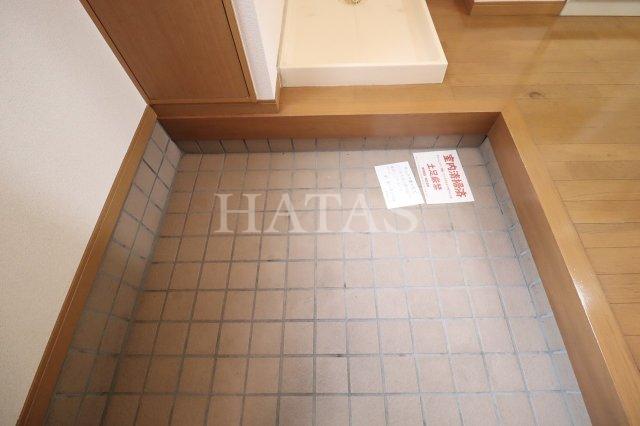 玄関　同物件別部屋です。