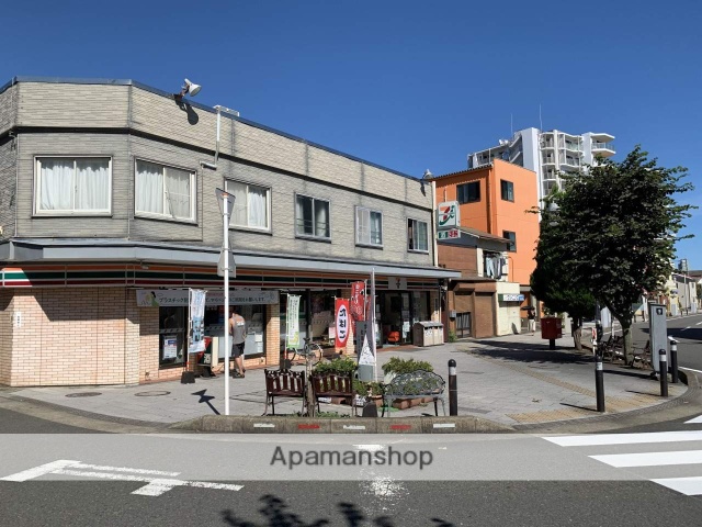 コンビニ　セブンイレブン（コンビニ）まで729m