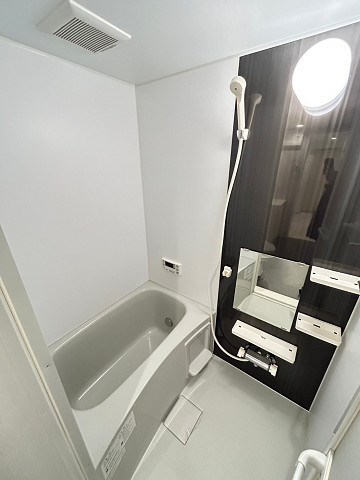 バス・シャワールーム　落ち着いた空間のお風呂です