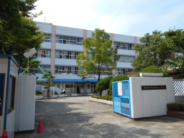 小学校　大阪狭山市立南第三小学校（小学校）まで499m
