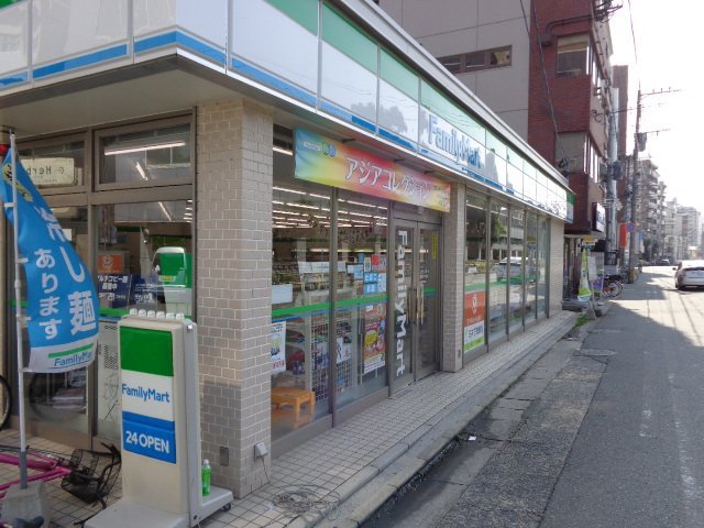 コンビニ　ファミリーマート 福岡県庁前店（コンビニ）まで84m