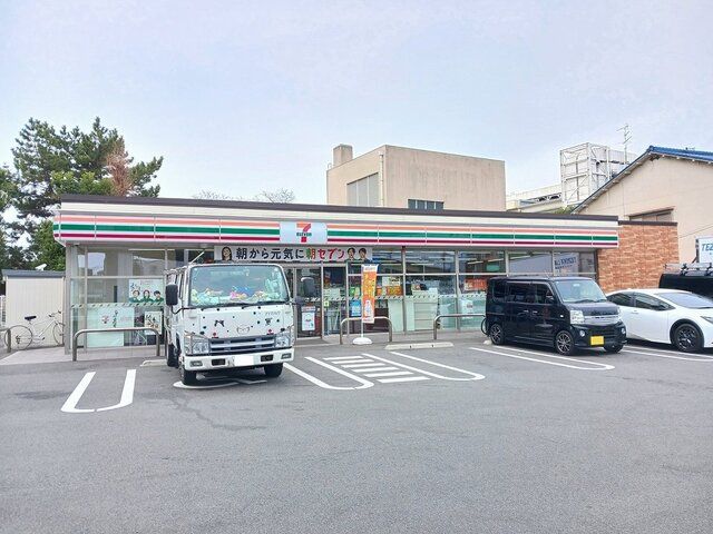 コンビニ　セブンイレブン豊中庄本町４丁目（コンビニ）まで305m