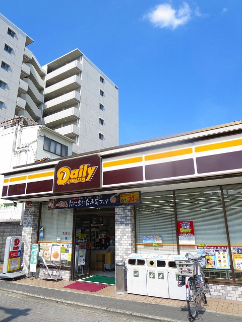 コンビニ　デイリーヤマザキ堀川仏光寺店（コンビニ）まで150m