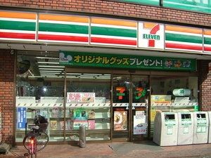 コンビニ　セブンイレブン（コンビニ）まで400m