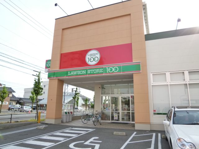 コンビニ　ローソンストア１００（コンビニ）まで310m