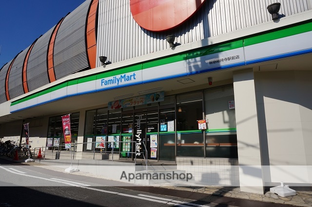 コンビニ　ファミリーマート（コンビニ）まで404m