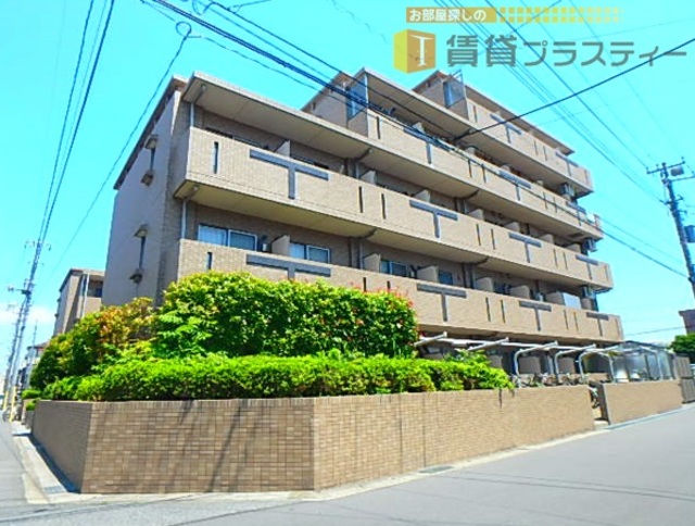 建物外観　重厚感のあるオートロック付きマンションです。