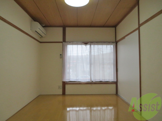 居室・リビング　シンプルなお部屋ですので模様替えがきっと楽しくなりますよ♪