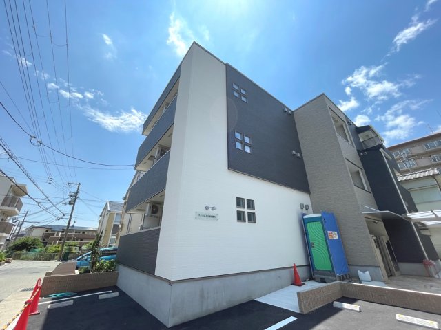 建物外観　オートロック・防犯カメラ付きで安心です！