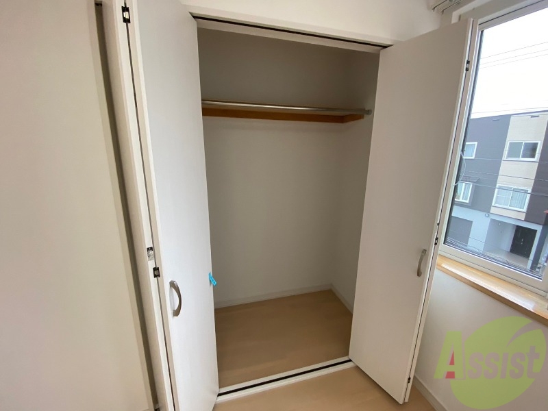 収納　寝室の収納です。部屋がすっきり片付きます。