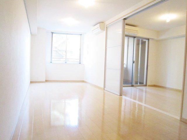 居室・リビング　写真は同タイプ住居です。