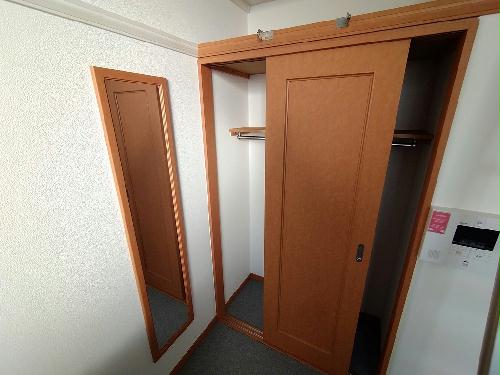 収納　姿見付きです