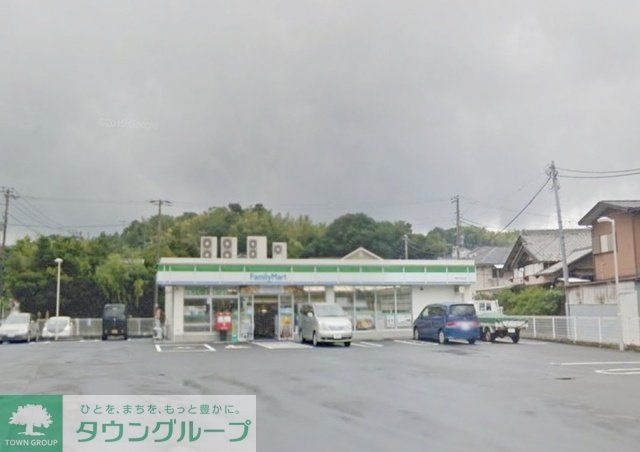 コンビニ　ファミリーマート本郷小学校前店（コンビニ）まで560m