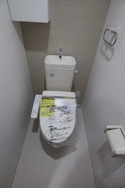 トイレ　※別号室の参考写真になります。