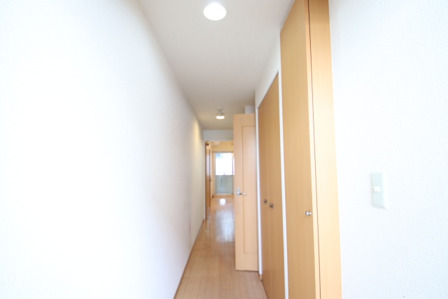 玄関　※別号室の参考写真です※