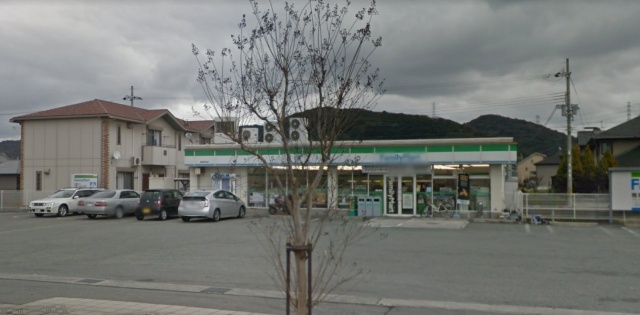 コンビニ　ファミリーマート　うかいや阿成店（コンビニ）まで428m