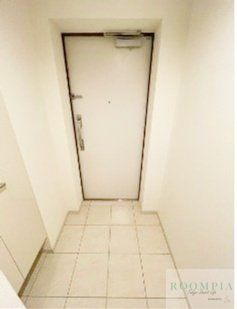 玄関　※写真は同タイプの別のお部屋です