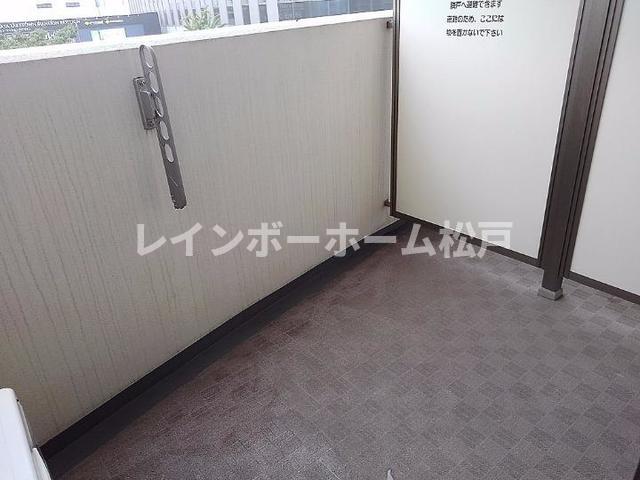 バルコニー　外からの目が気にならないバルコニーで洗濯物が干せます