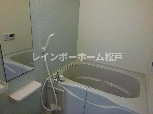 バス・シャワールーム　ゆったり過ごせるお風呂です