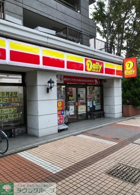 コンビニ　デイリーヤマザキ検見川浜駅前店（コンビニ）まで880m