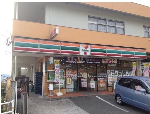 コンビニ　セブンイレブン（コンビニ）まで591m