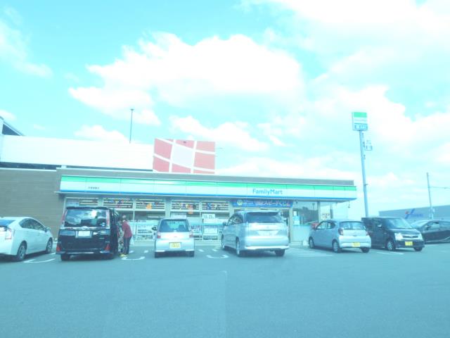 コンビニ　ファミリーマート（コンビニ）まで577m