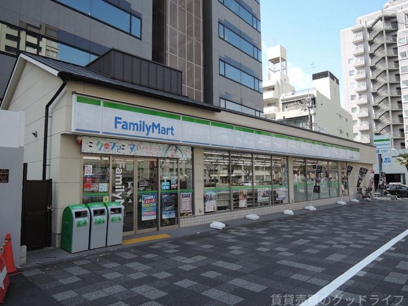 コンビニ　ファミリーマート（コンビニ）まで30m
