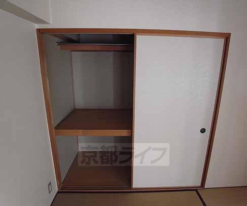 収納　押入れ大き目です。