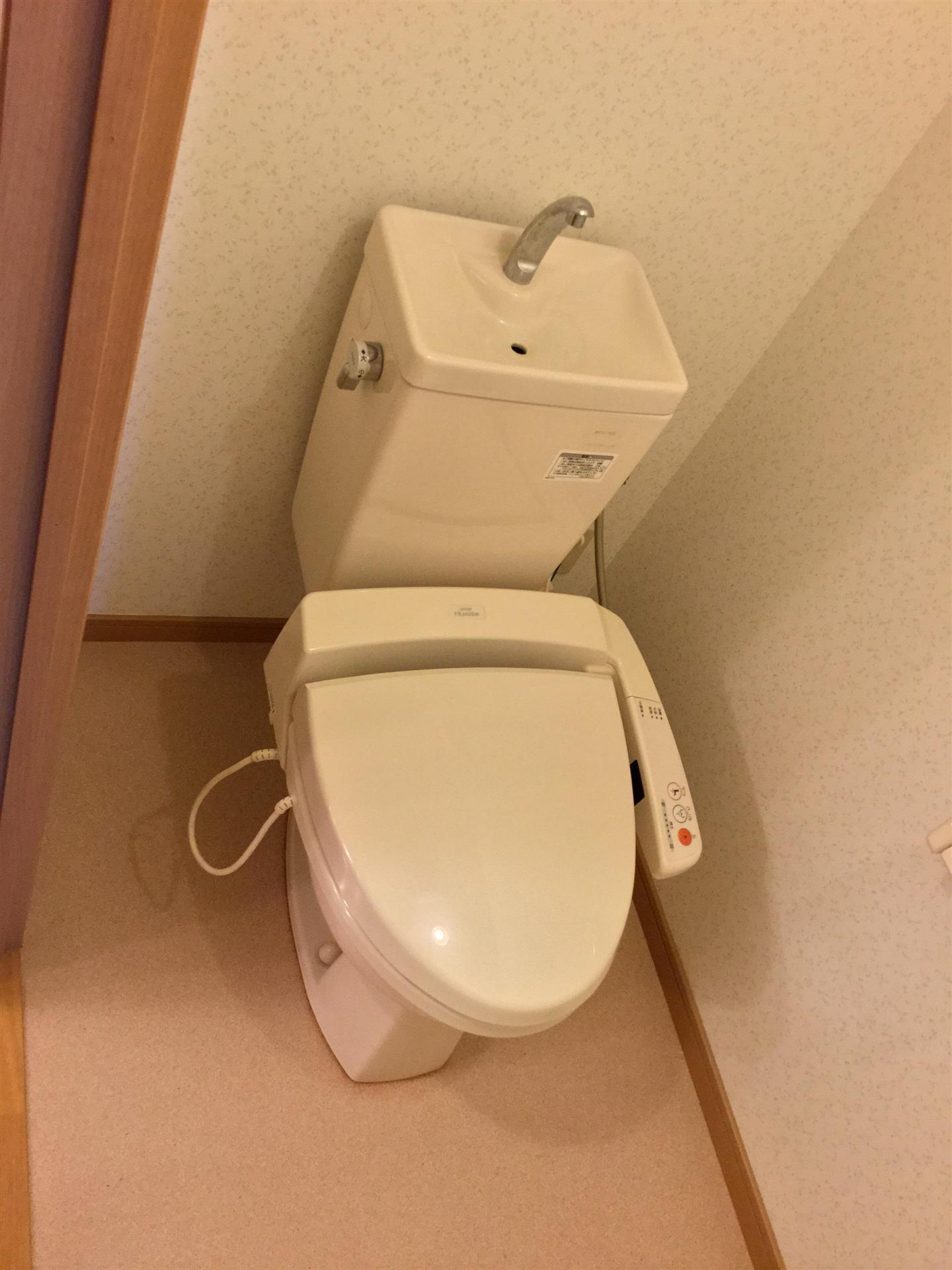 トイレ　温水洗浄便座
