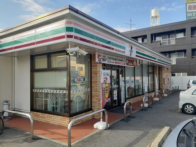コンビニ　セブンイレブン（コンビニ）まで61m