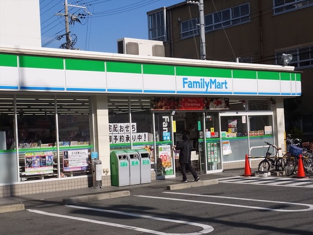 コンビニ　ファミリーマート茨木中央通店（コンビニ）まで341m