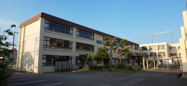 中学校　徳島市立加茂名中学校（中学校）まで739m