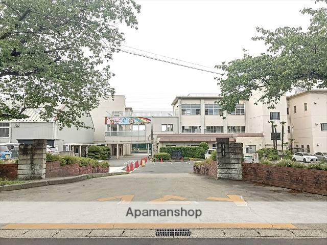 小学校　石ヶ瀬小学校（小学校）まで614m
