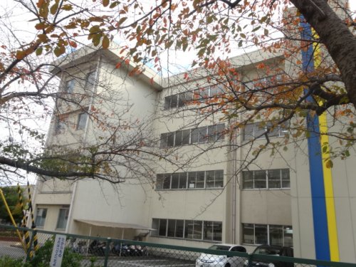 小学校　宝塚市立末成小学校（小学校）まで667m