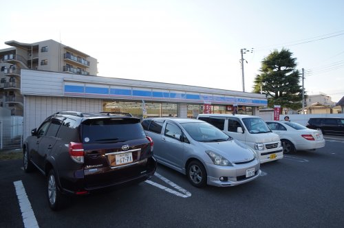 コンビニ　ローソン 宝塚市役所前店（コンビニ）まで305m