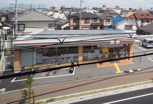 コンビニ　セブンイレブン 宝塚小林3丁目店（コンビニ）まで554m