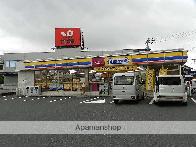 コンビニ　ミニストップ八幡陣原店（コンビニ）まで525m