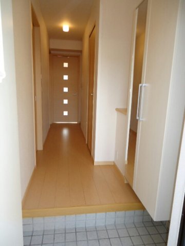 玄関　収納もある玄関です
