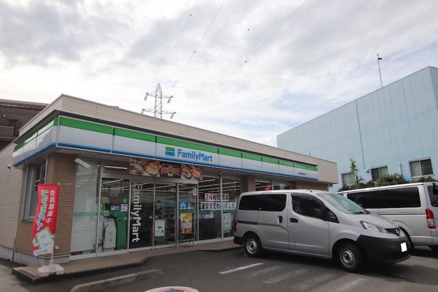 コンビニ　ファミリーマート　相模原西橋本店（コンビニ）まで300m