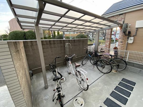 その他共有部分　屋根付き駐輪場！