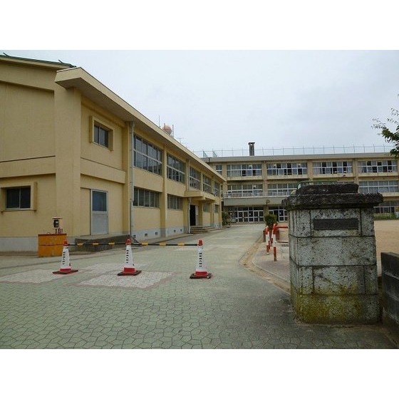小学校　高岡市立野村小学校（小学校）まで503m