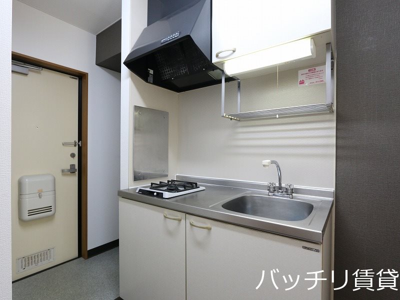 キッチン　別号室写真の為、現況を優先いたします。